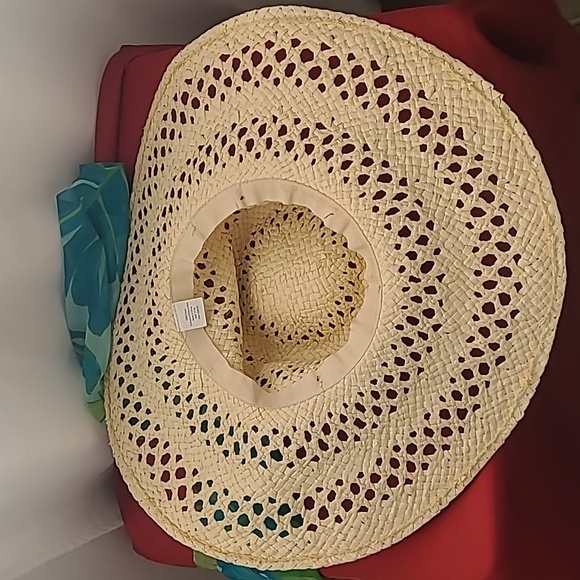 Cream Crochet Hat with 2 Interchangeable Ties - Picture 5 of 5